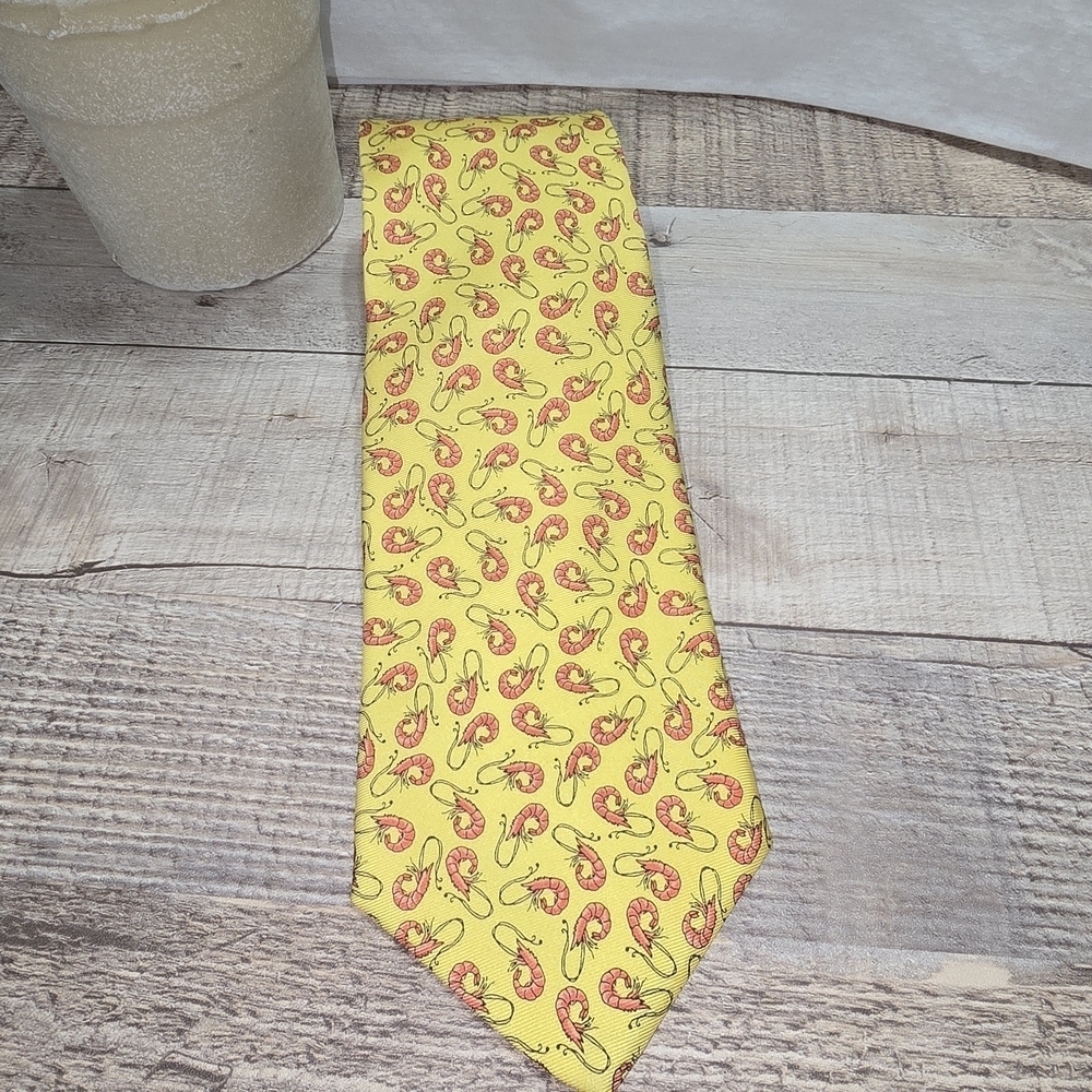 PETER BLAIR YELLOW SILK TIE PINK CRAWFISH PATTERN WHIMSICAL USA MADE